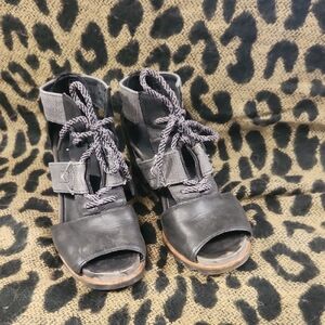 Sorel Black Lace Up Boots with Vintage Appeal